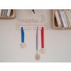 Drvena vješalica za medalje sa vlastitim motivom - mala